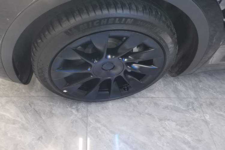 Used Tesla Model Y 2022 Rear-Wheel-Drive Version Left Front Wheel Hub
