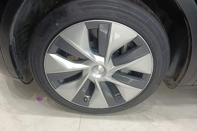 Used Tesla Model Y 2022 Revised Version Rear-Wheel Drive Left Front Wheel Hub