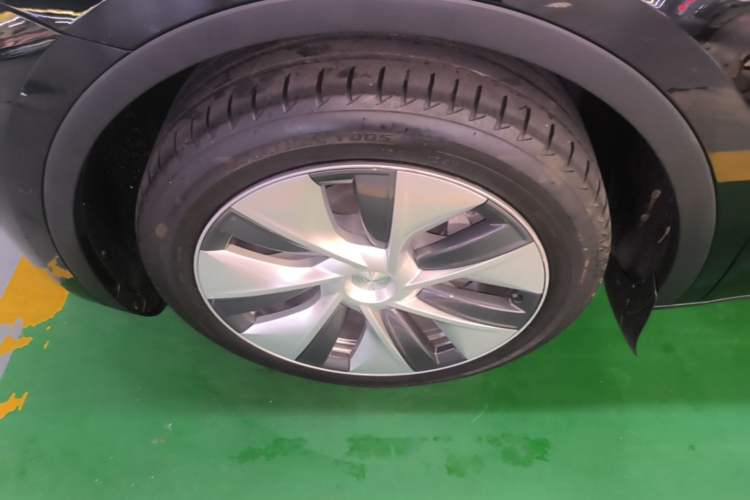 Used Tesla Model Y 2022 Revised Version Rear-Wheel Drive Left Front Wheel Hub