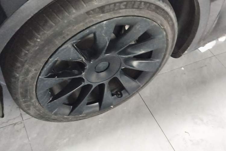 Used Tesla Model Y 2022 Rear-Wheel-Drive Version Left Front Wheel Hub