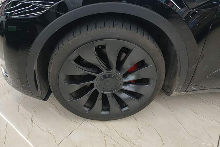 Used Tesla Model Y 2022 Performance High-Performance All-Wheel-Drive Version Left Front Wheel Hub