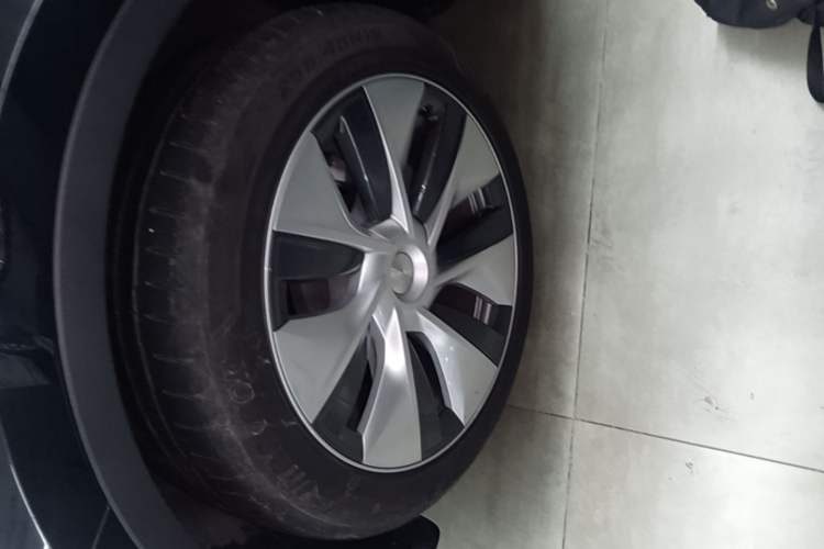 Used Tesla Model Y 2022 Revised Version Rear-Wheel Drive Left Front Wheel Hub