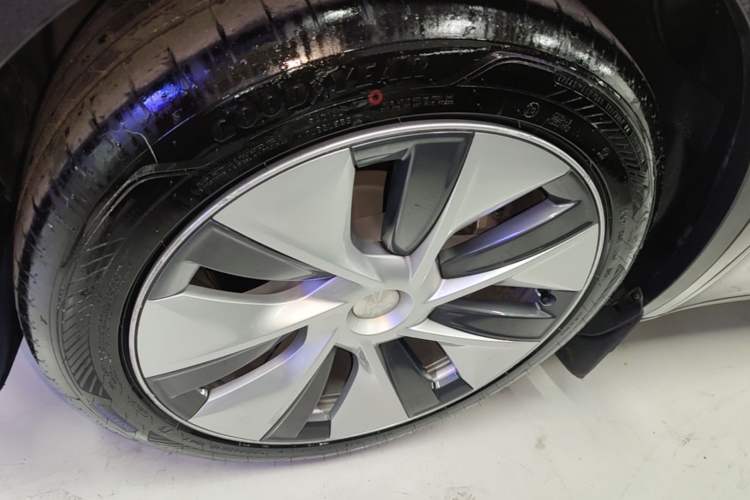 Used Tesla Model Y 2022 Revised Version Rear-Wheel Drive Left Front Wheel Hub