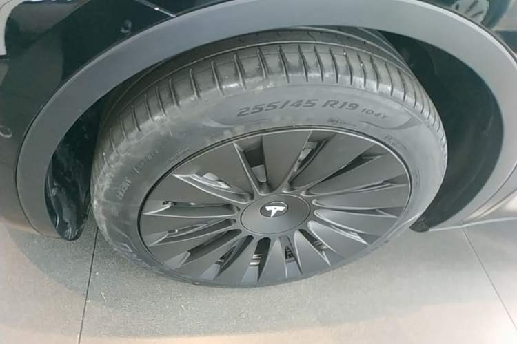 Used Tesla Model Y 2022 Revised Version Rear-Wheel Drive Left Front Wheel Hub