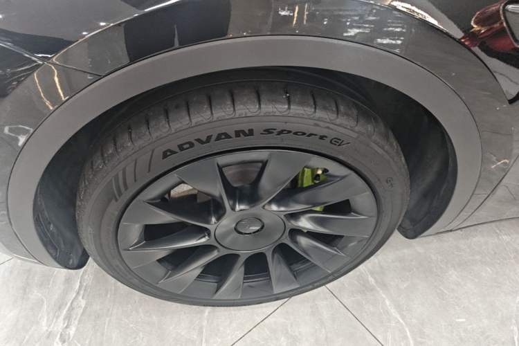 Used Tesla Model Y 2022 Rear-Wheel-Drive Version Left Front Wheel Hub
