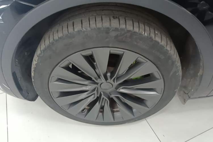 Used Tesla Model Y 2022 Revised Version Rear-Wheel Drive Left Front Wheel Hub