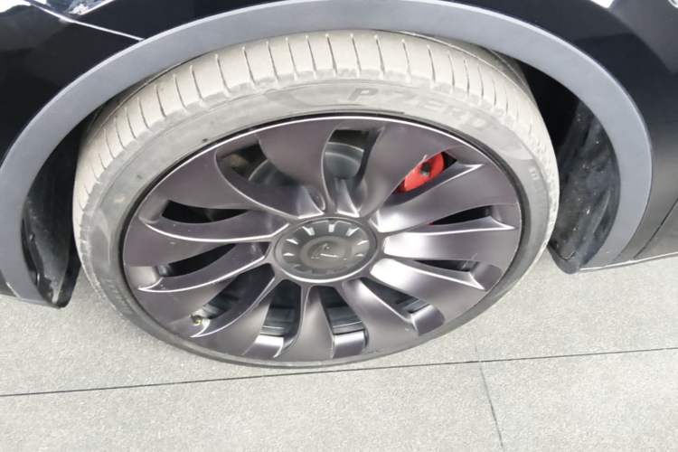 Used Tesla Model Y 2022 Performance High-Performance All-Wheel-Drive Version Left Front Wheel Hub