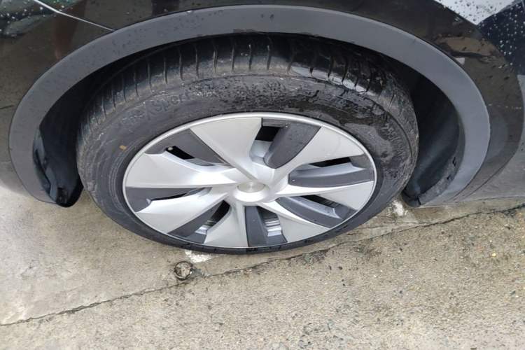 Used Tesla Model Y 2022 Revised Version Rear-Wheel Drive Left Front Wheel Hub