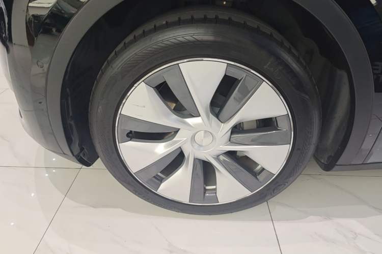Used Tesla Model Y 2022 Revised Version Rear-Wheel Drive Left Front Wheel Hub