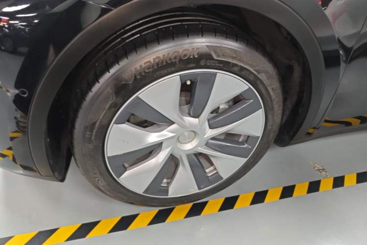 Used Tesla Model Y 2022 Revised Version Rear-Wheel Drive Left Front Wheel Hub