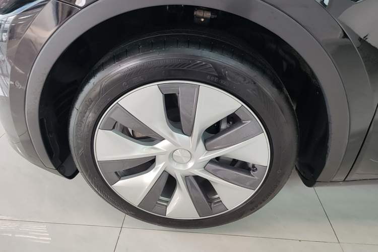 Used Tesla Model Y 2022 Revised Version Rear-Wheel Drive Left Front Wheel Hub