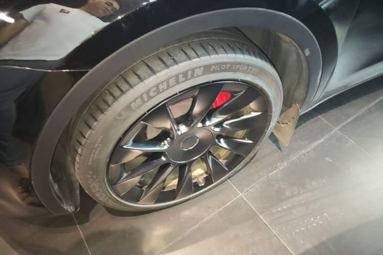 Used Tesla Model Y 2022 Revised Version Rear-Wheel Drive Left Front Wheel Hub