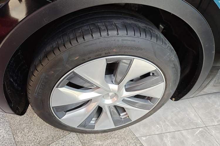 Used Tesla Model Y 2022 Revised Version Rear-Wheel Drive Left Front Wheel Hub
