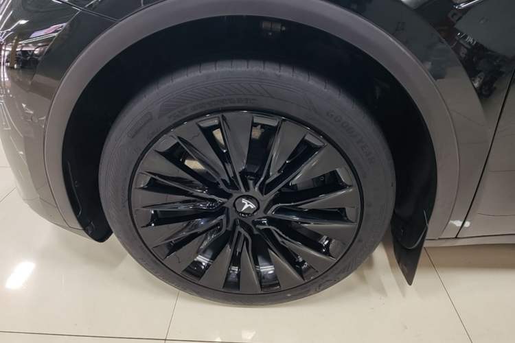Used Tesla Model Y 2022 Revised Version Rear-Wheel Drive Left Front Wheel Hub