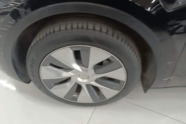 Used Tesla Model Y 2022 Revised Version Rear-Wheel Drive Left Front Wheel Hub