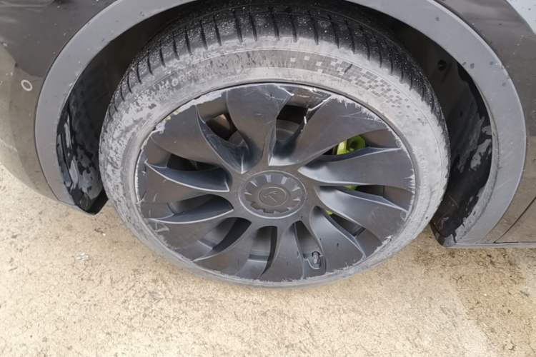Used Tesla Model Y 2022 Rear-Wheel-Drive Version Left Front Wheel Hub