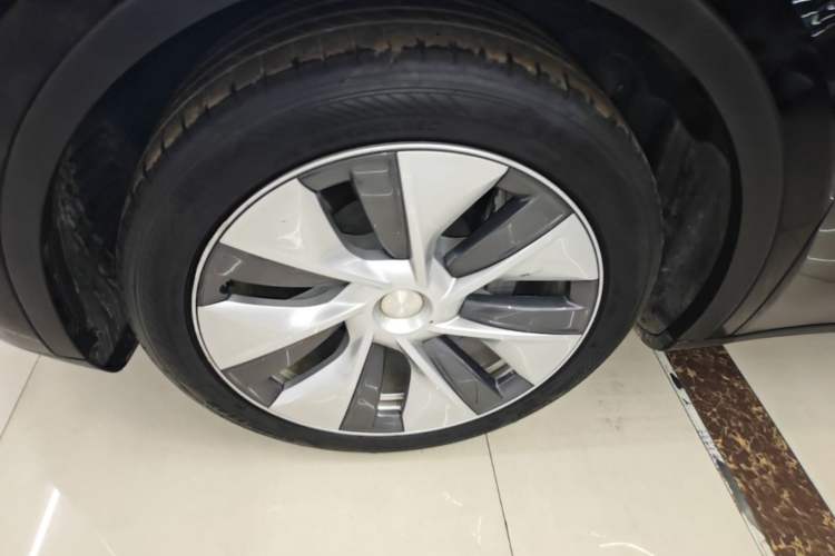 Used Tesla Model Y 2022 Rear-Wheel-Drive Version Left Front Wheel Hub