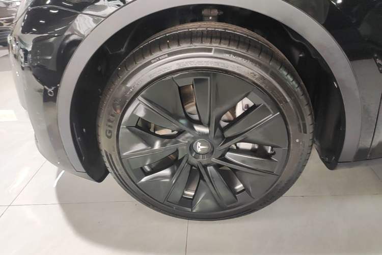 Used Tesla Model Y 2022 Revised Version Long-Range All-Wheel Drive Left Front Wheel Hub