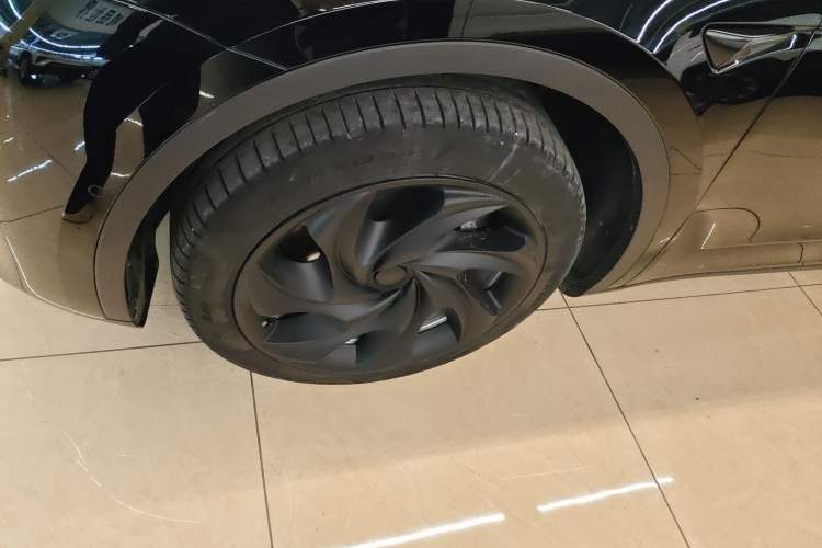 Used Tesla Model Y 2022 Revised Version Rear-Wheel Drive Left Front Wheel Hub