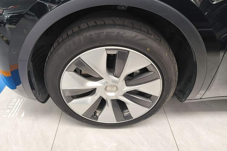 Used Tesla Model Y 2022 Rear-Wheel-Drive Version Left Front Wheel Hub
