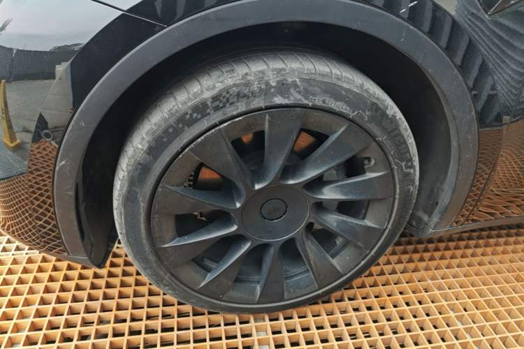 Used Tesla Model Y 2022 Revised Version Rear-Wheel Drive Left Front Wheel Hub