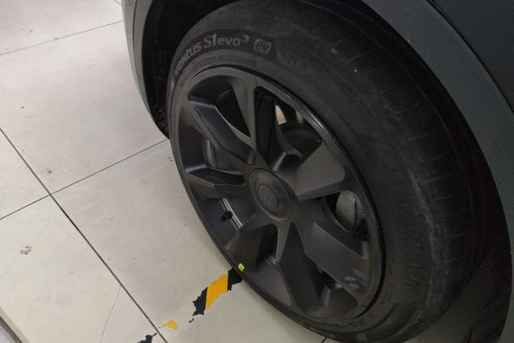 Used Tesla Model Y 2022 Revised Version Long-Range All-Wheel Drive Left Front Wheel Hub