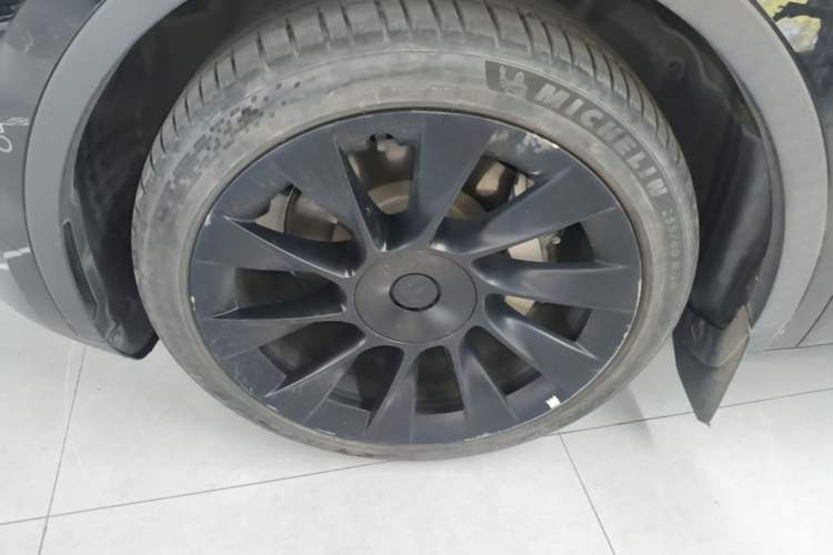 Used Tesla Model Y 2022 Rear-Wheel-Drive Version Left Front Wheel Hub