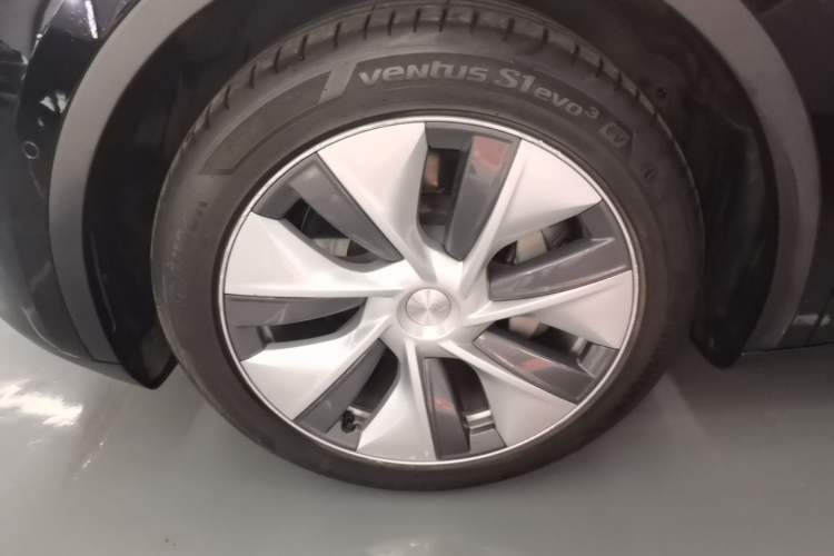 Used Tesla Model Y 2022 Revised Version Rear-Wheel Drive Left Front Wheel Hub