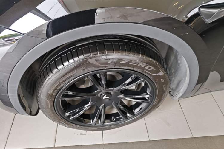 Used Tesla Model Y 2022 Revised Version Rear-Wheel Drive Left Front Wheel Hub