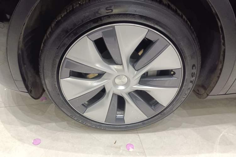 Used Tesla Model Y 2022 Revised Version Rear-Wheel Drive Left Front Wheel Hub