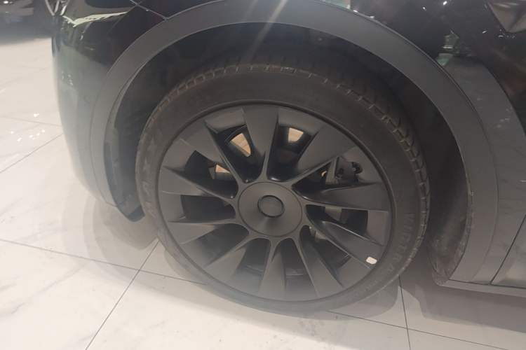 Used Tesla Model Y 2022 Rear-Wheel-Drive Version Left Front Wheel Hub