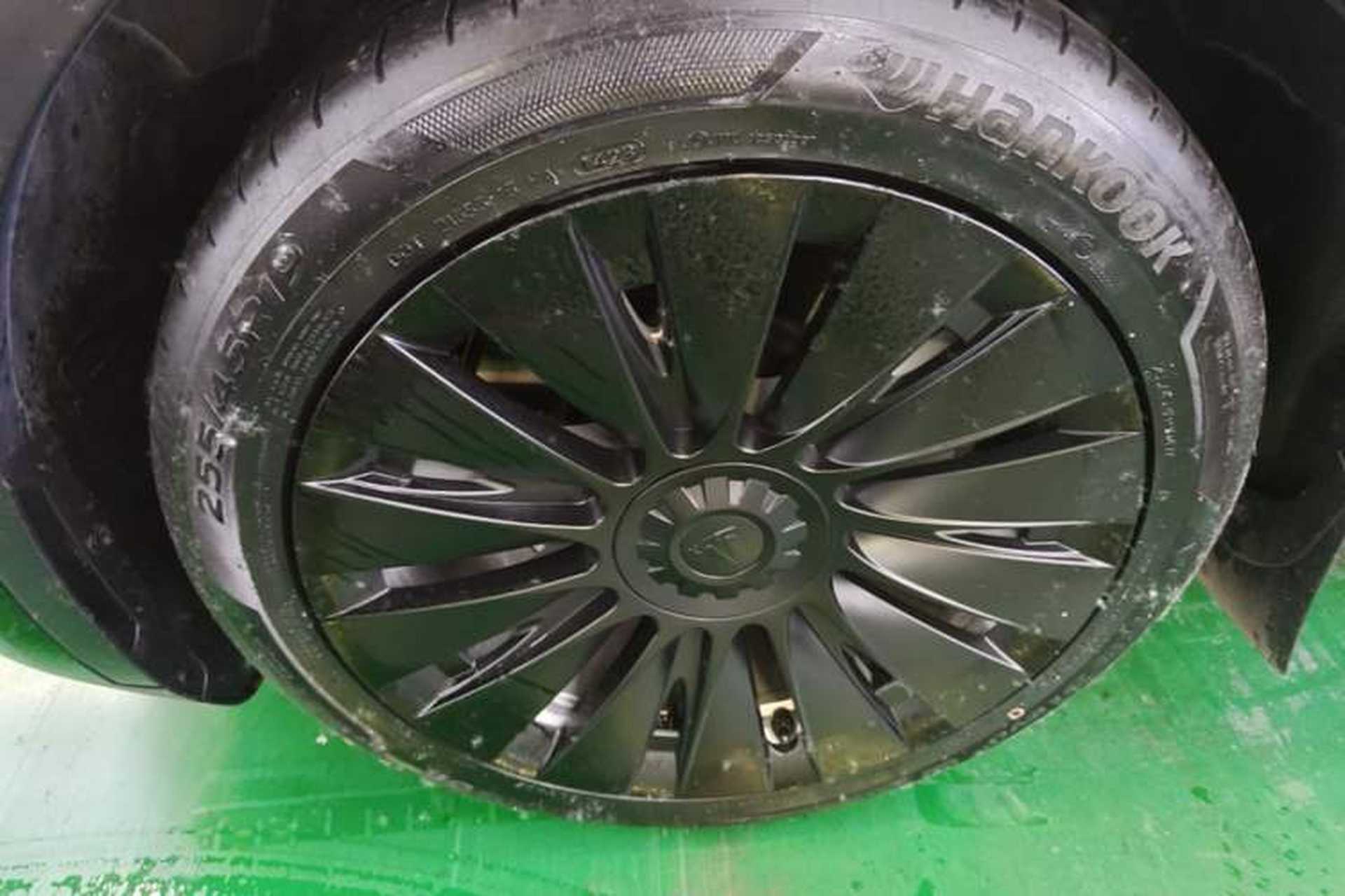Used Tesla Model Y 2022 Revised Version Long-Range All-Wheel Drive Left Front Wheel Hub