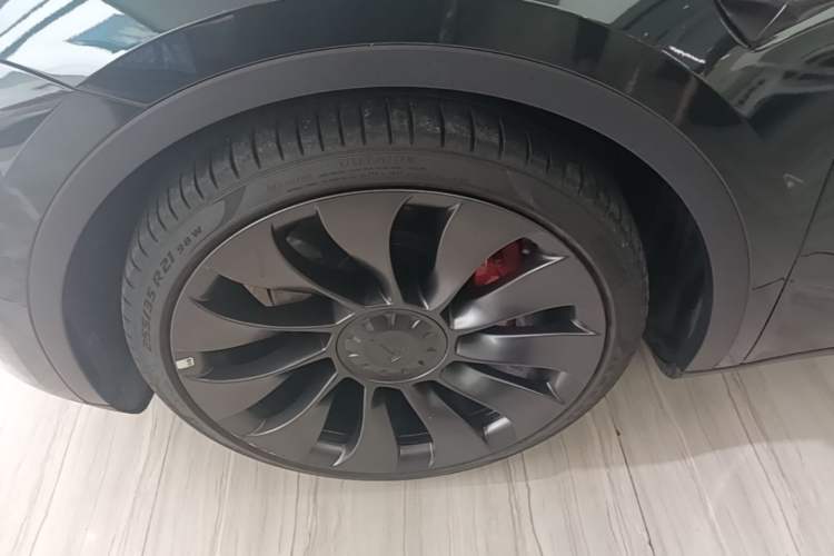 Used Tesla Model Y 2022 Performance High-Performance All-Wheel-Drive Version Left Front Wheel Hub
