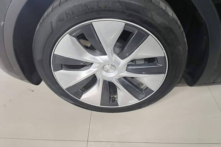 Used Tesla Model Y 2022 Rear-Wheel-Drive Version Left Front Wheel Hub
