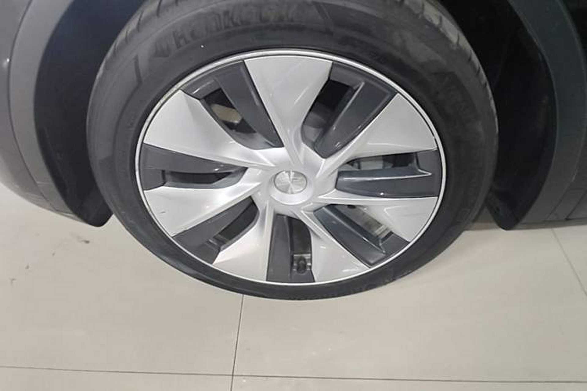 Used Tesla Model Y 2022 Rear-Wheel-Drive Version Left Front Wheel Hub