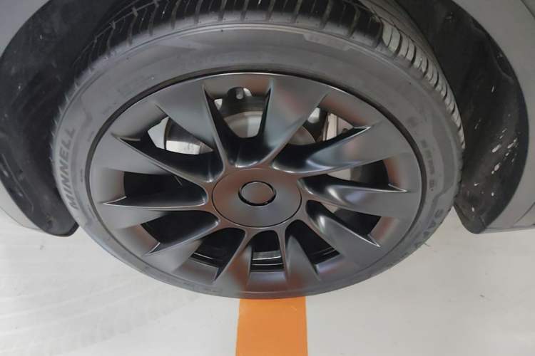 Used Tesla Model Y 2022 Revised Version Long-Range All-Wheel Drive Left Front Wheel Hub