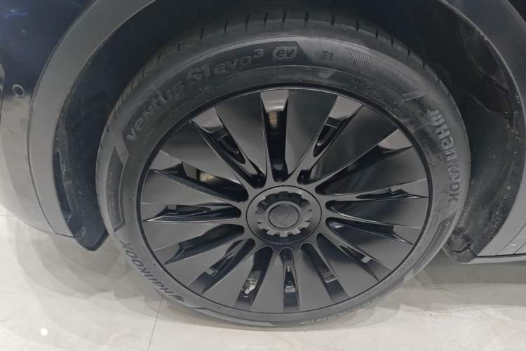 Used Tesla Model Y 2022 Revised Version Rear-Wheel Drive Left Front Wheel Hub