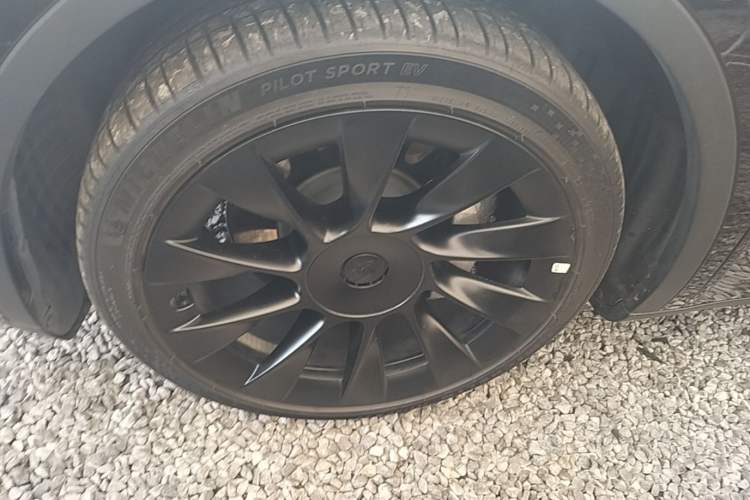Used Tesla Model Y 2022 Revised Version Long-Range All-Wheel Drive Left Front Wheel Hub
