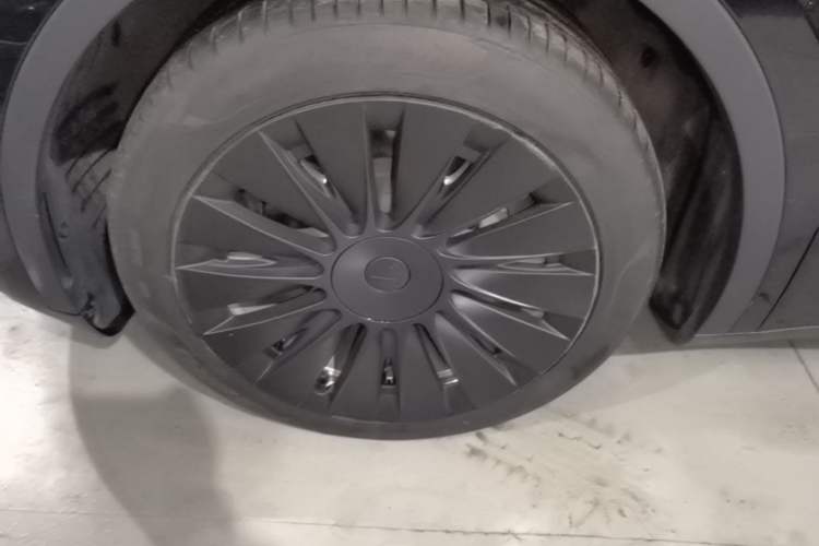 Used Tesla Model Y 2022 Revised Version Rear-Wheel Drive Left Front Wheel Hub