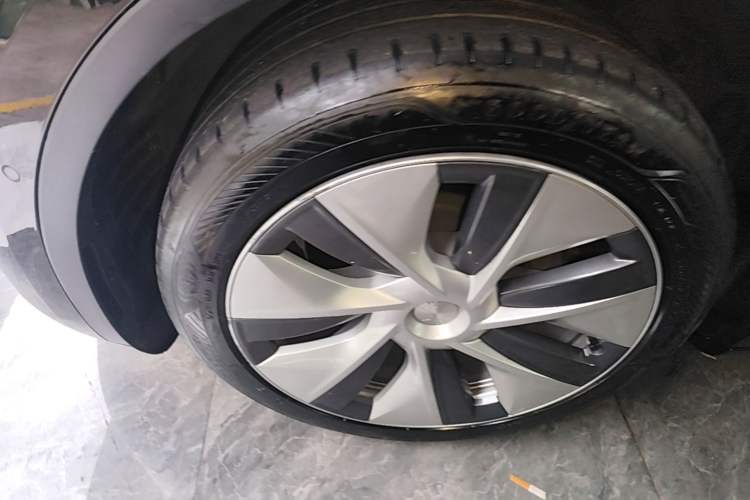 Used Tesla Model Y 2022 Revised Version Rear-Wheel Drive Left Front Wheel Hub