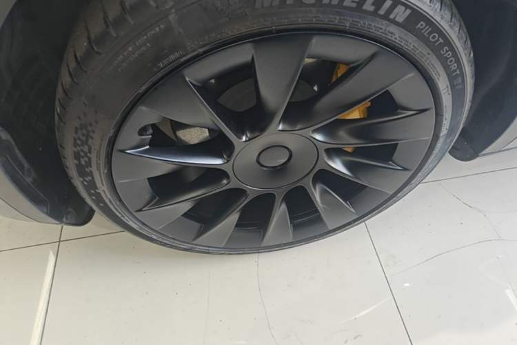 Used Tesla Model Y 2022 Revised Version Rear-Wheel Drive Left Front Wheel Hub
