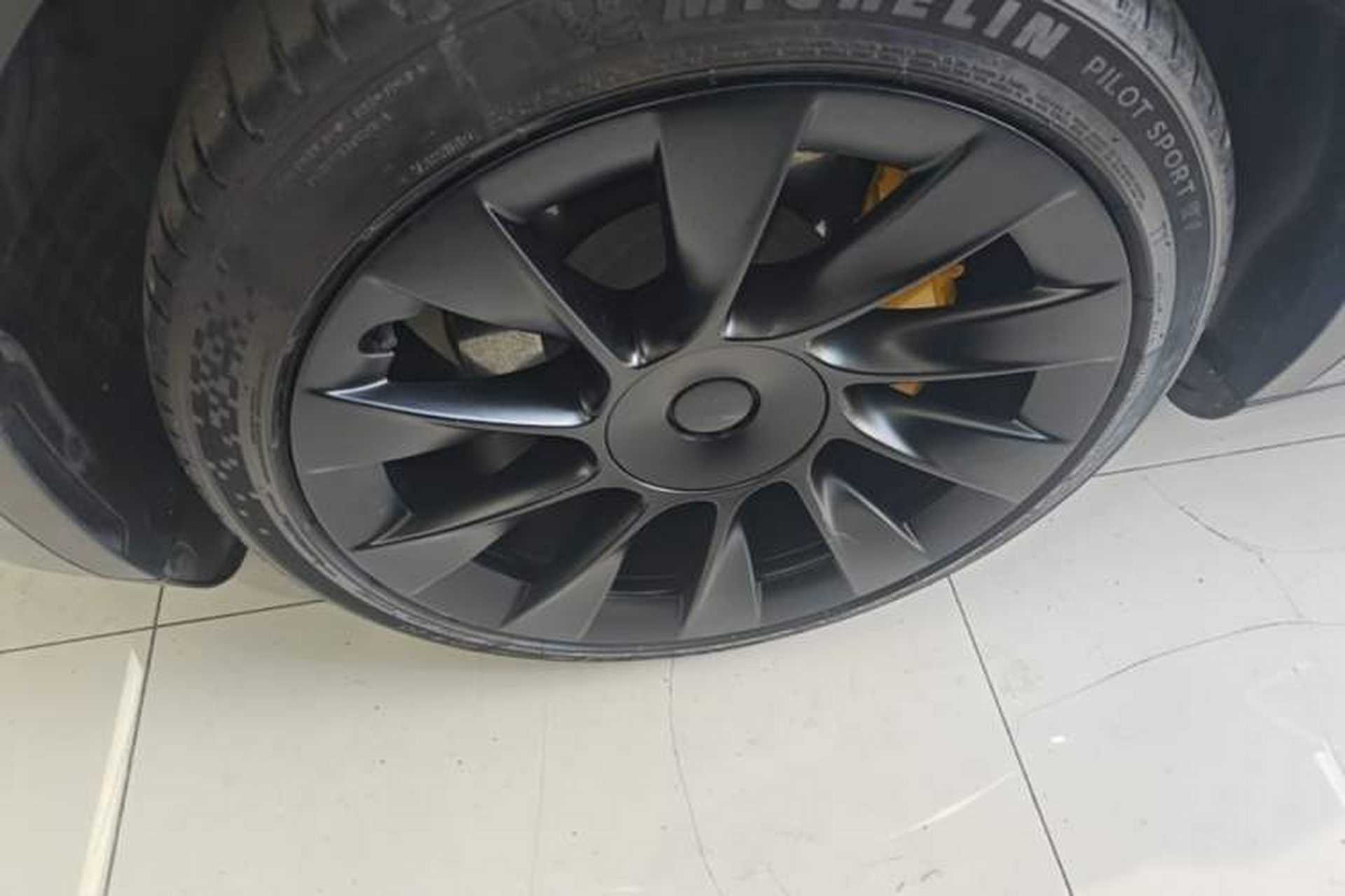 Used Tesla Model Y 2022 Revised Version Rear-Wheel Drive Left Front Wheel Hub