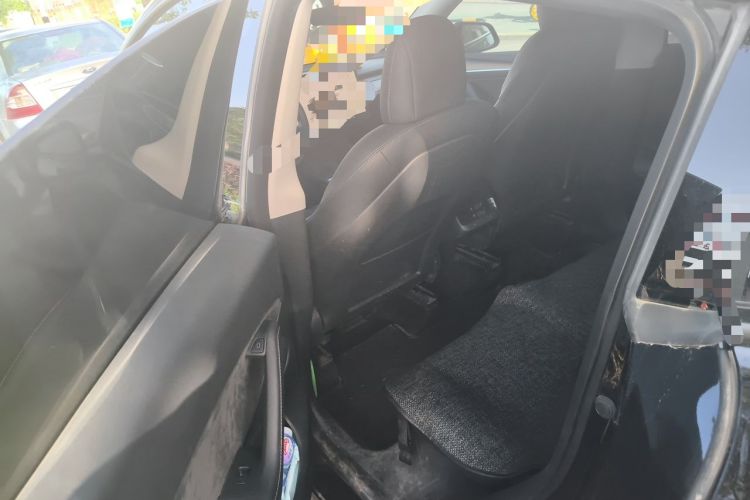 Used Tesla Model Y 2022 Long-Range All-Wheel-Drive Version Left Rear Seat