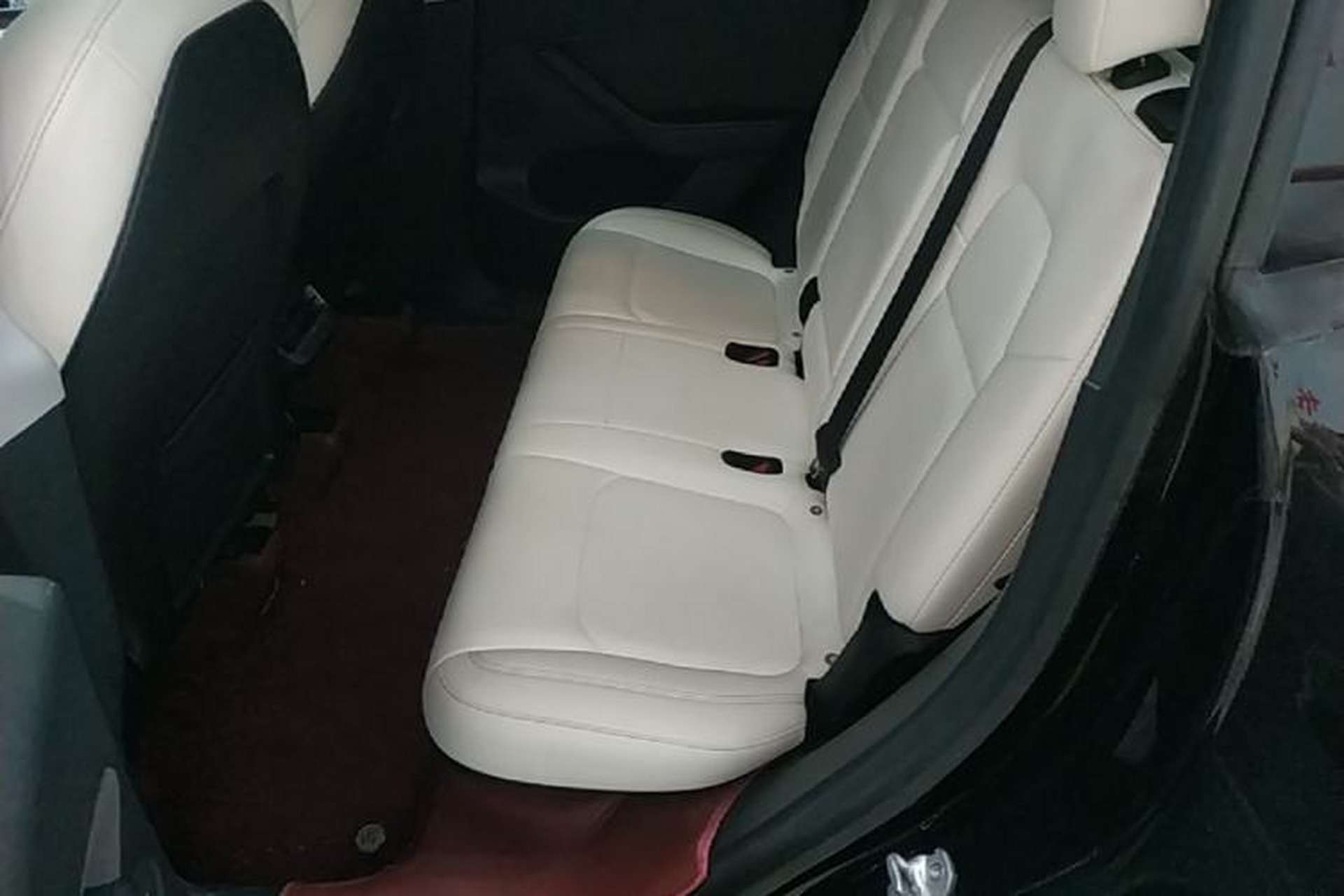 Used Tesla Model Y 2022 Long-Range All-Wheel-Drive Version Left Rear Seat