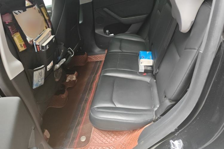 Used Tesla Model Y 2022 Long-Range All-Wheel-Drive Version Left Rear Seat