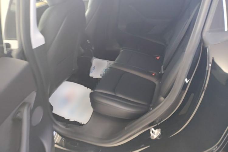 Used Tesla Model Y 2022 Long-Range All-Wheel-Drive Version Left Rear Seat
