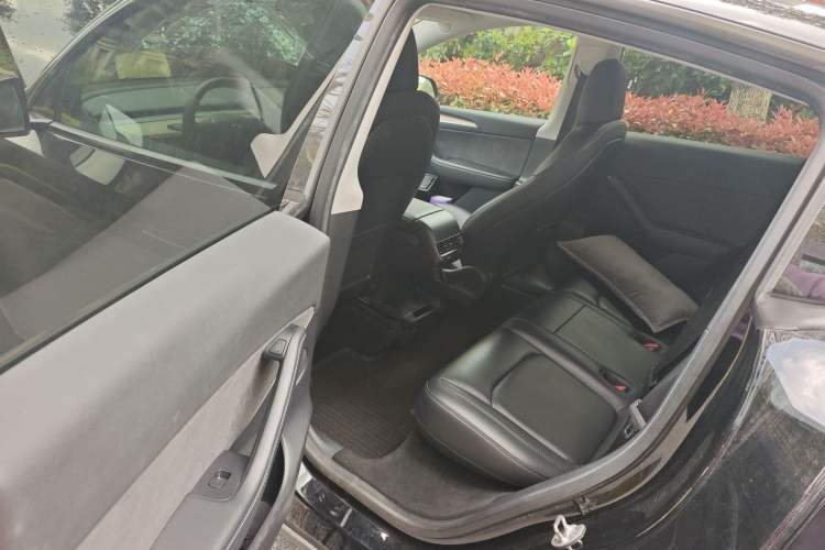 Used Tesla Model Y 2022 Rear-Wheel-Drive Version Left Rear Seat