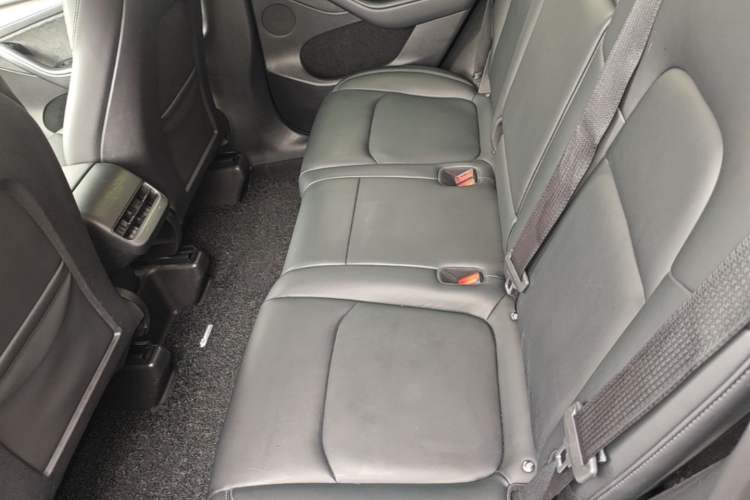 Used Tesla Model Y 2022 Revised Version Long-Range All-Wheel Drive Left Rear Seat