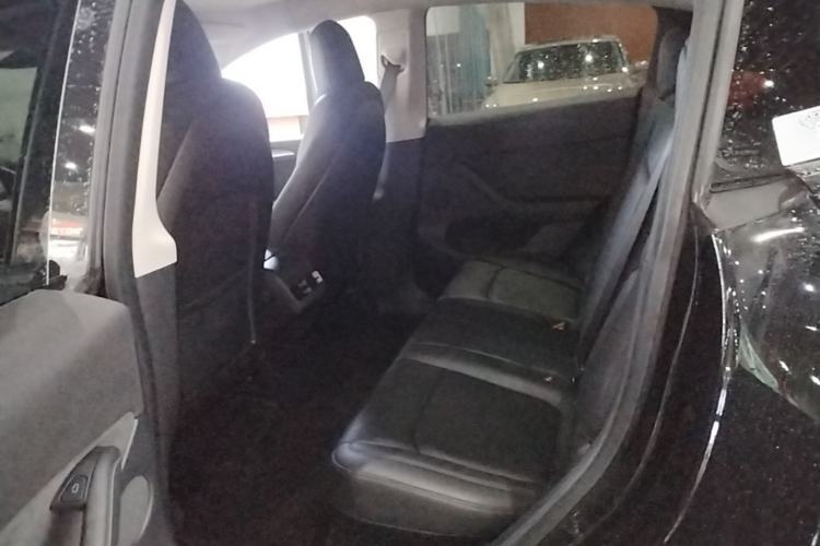Used Tesla Model Y 2022 Long-Range All-Wheel-Drive Version Left Rear Seat