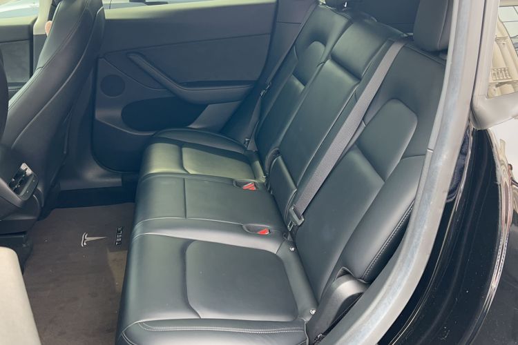 Used Tesla Model Y 2022 Long-Range All-Wheel-Drive Version Left Rear Seat